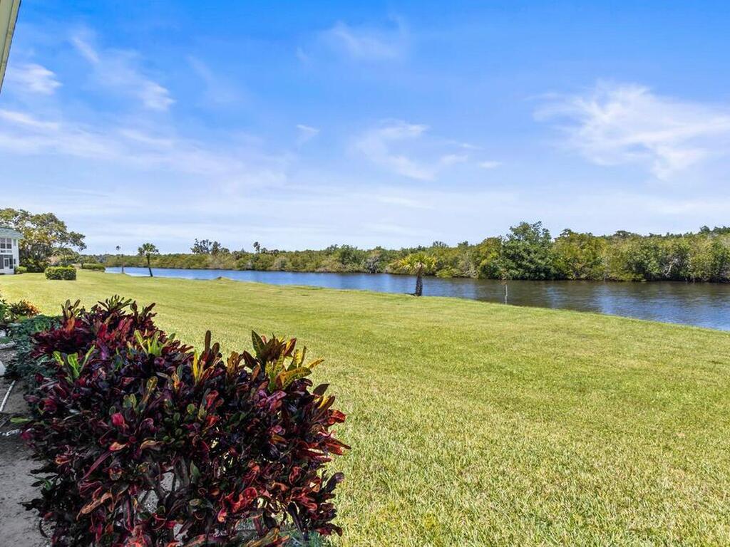 2800 Indian River Boulevard, Vero Beach, FL 32960
