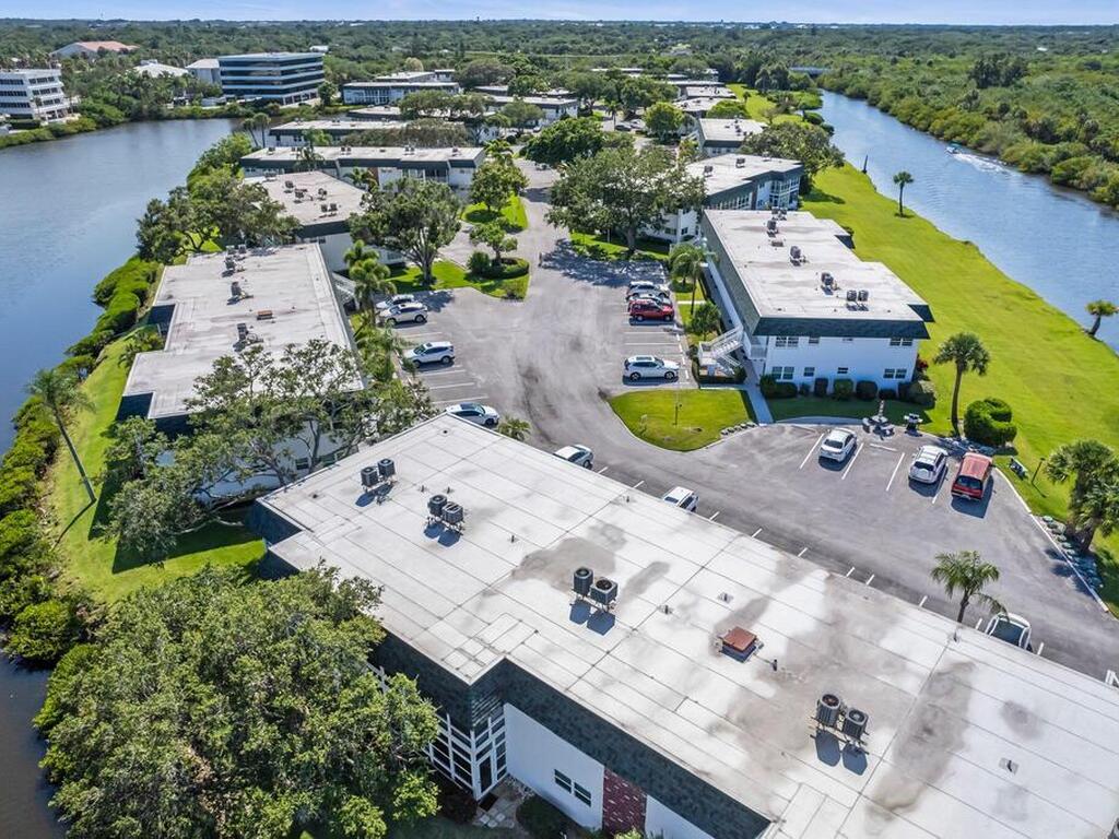 2800 Indian River Boulevard, Vero Beach, FL 32960