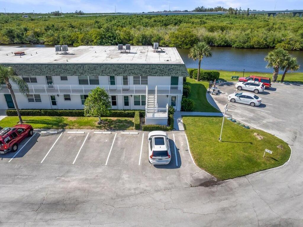 2800 Indian River Boulevard, Vero Beach, FL 32960