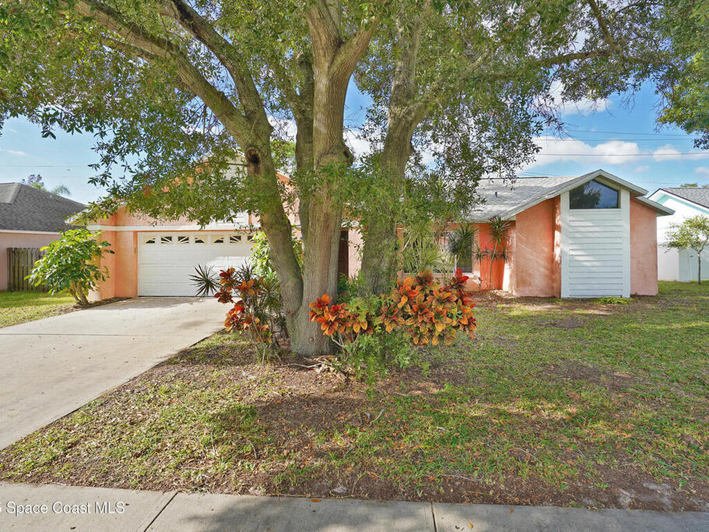 385 Island Oaks Place, Merritt Island, FL 32953