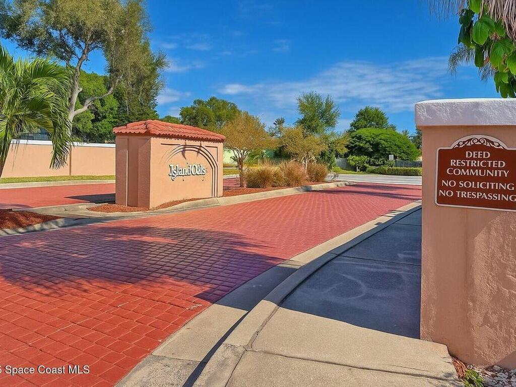 385 Island Oaks Place, Merritt Island, FL 32953