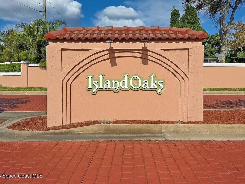 385 Island Oaks Place, Merritt Island, FL 32953