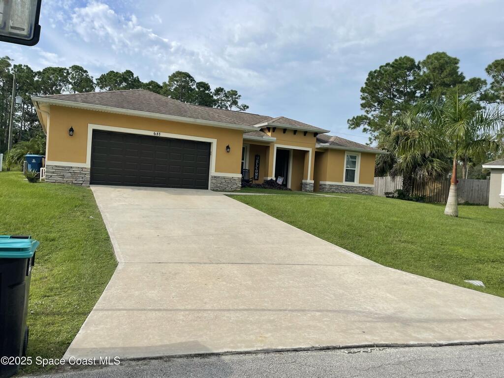 681 SW David Circle, Palm Bay, FL 32908