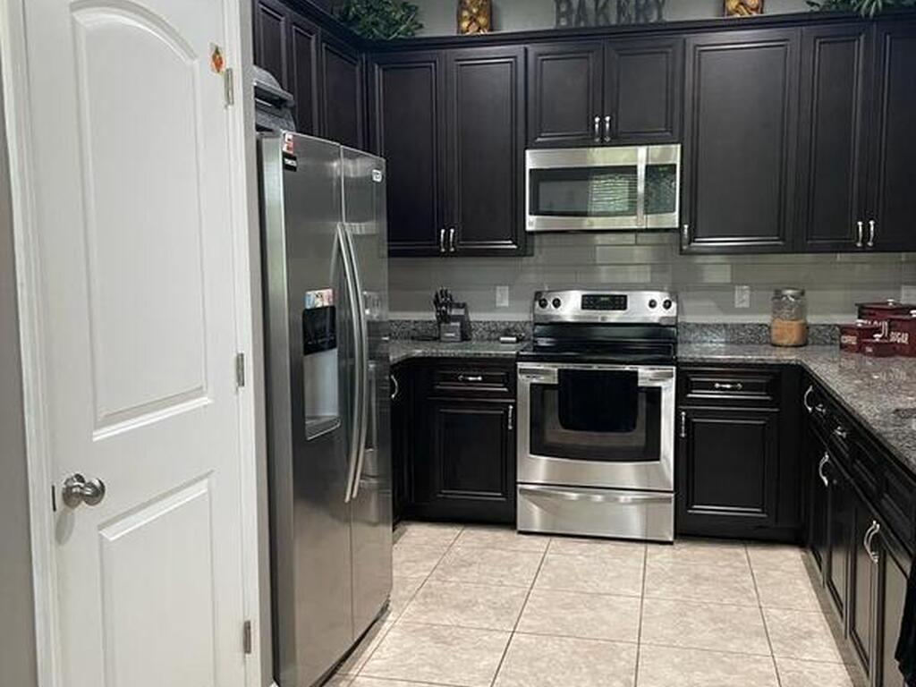 681 SW David Circle, Palm Bay, FL 32908