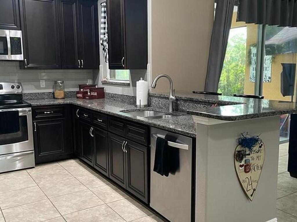 681 SW David Circle, Palm Bay, FL 32908