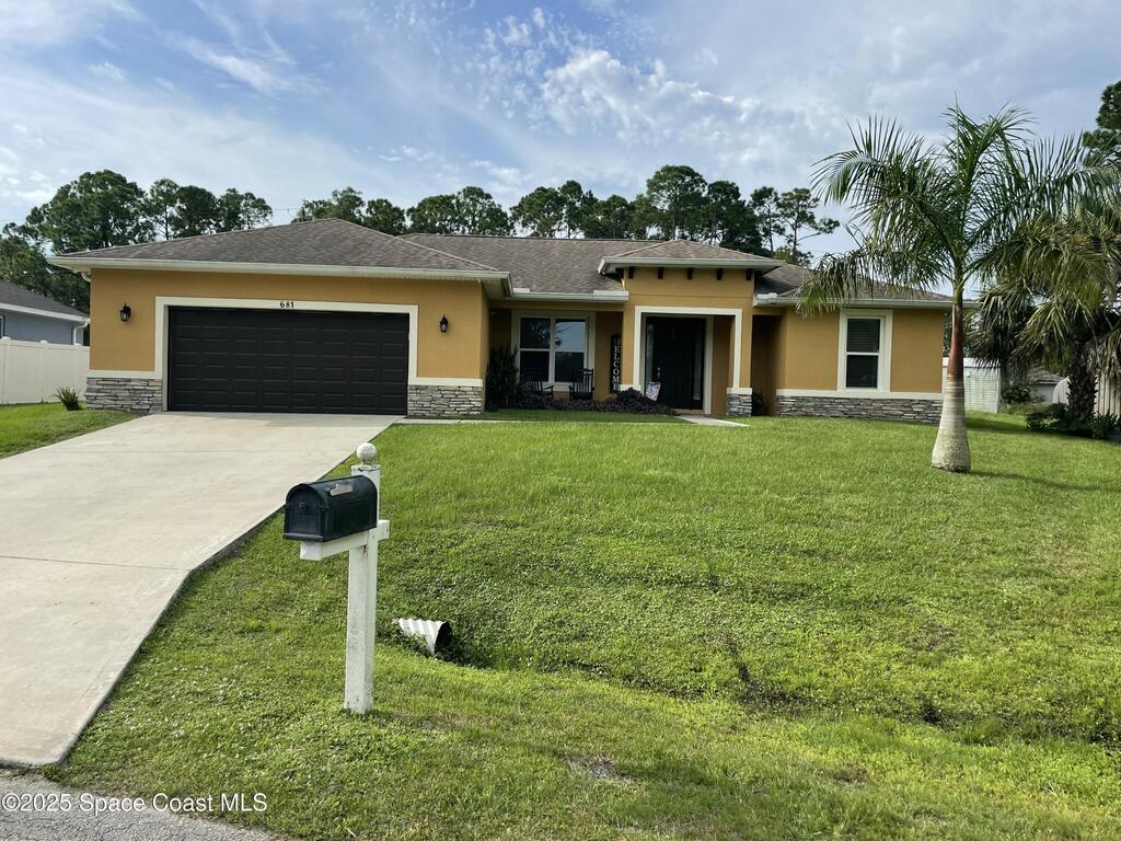 681 SW David Circle, Palm Bay, FL 32908
