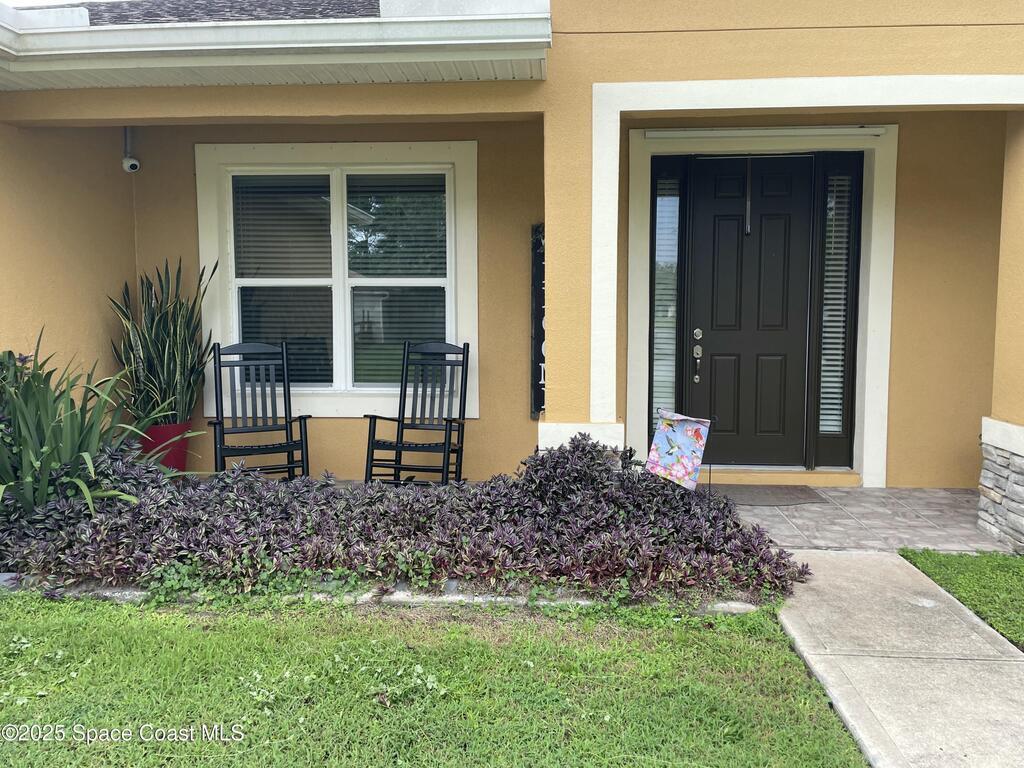 681 SW David Circle, Palm Bay, FL 32908