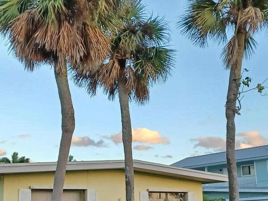 105 Aucila Road, Cocoa Beach, FL 32931