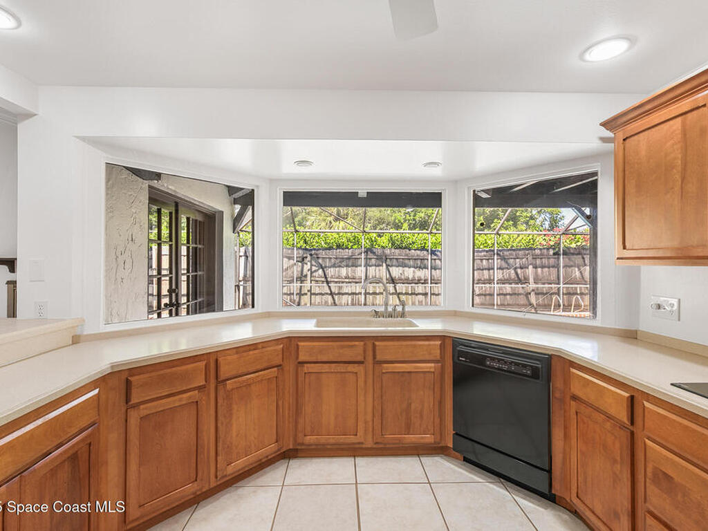 724 Puesta Del Sol Plaza, Indialantic, FL 32903