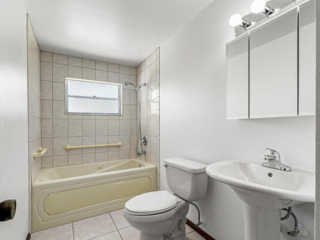 724 Puesta Del Sol Plaza, Indialantic, FL 32903