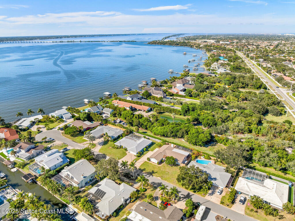 724 Puesta Del Sol Plaza, Indialantic, FL 32903