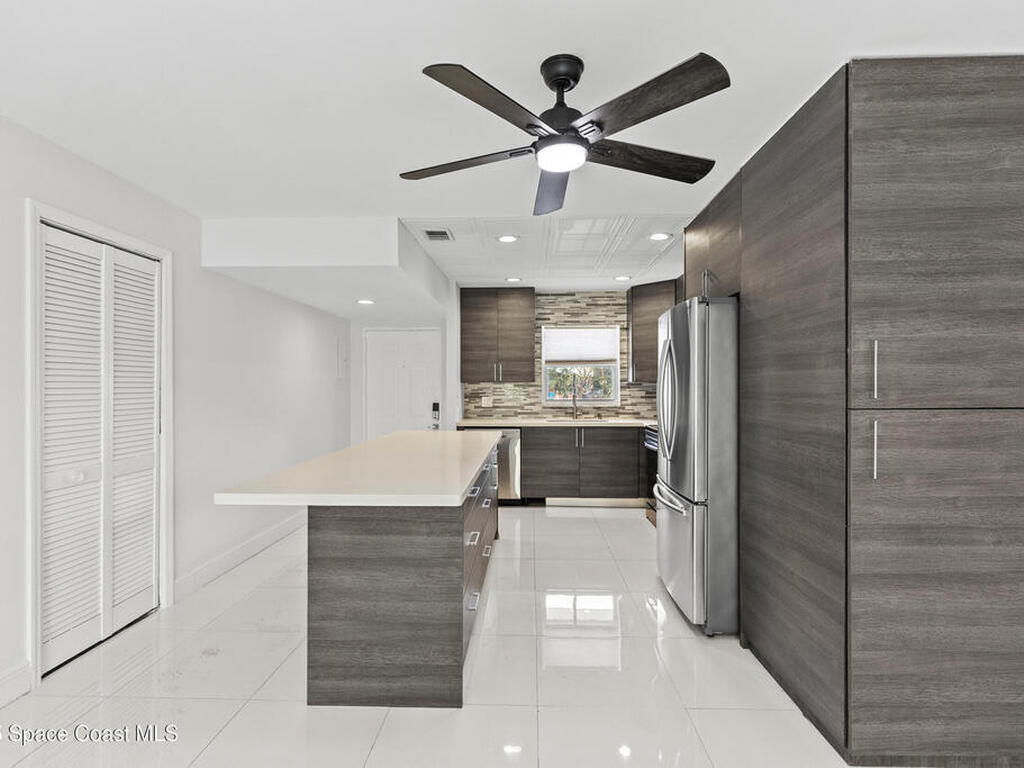 809 W Oakland Park Boulevard, Oakland Park, FL 33311