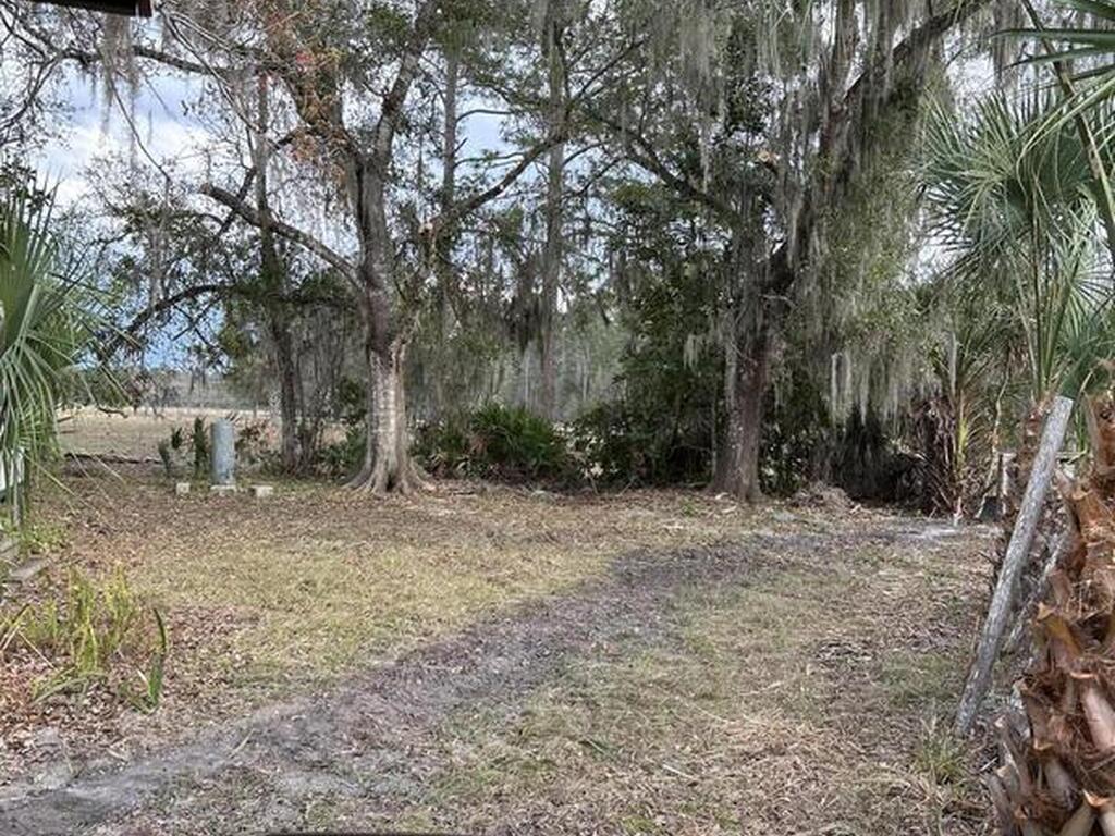 882 County Road 310, Interlachen, FL 32148