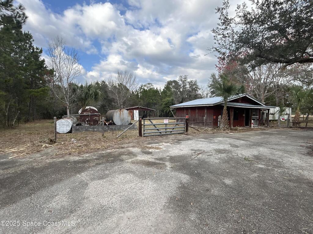 882 County Road 310, Interlachen, FL 32148