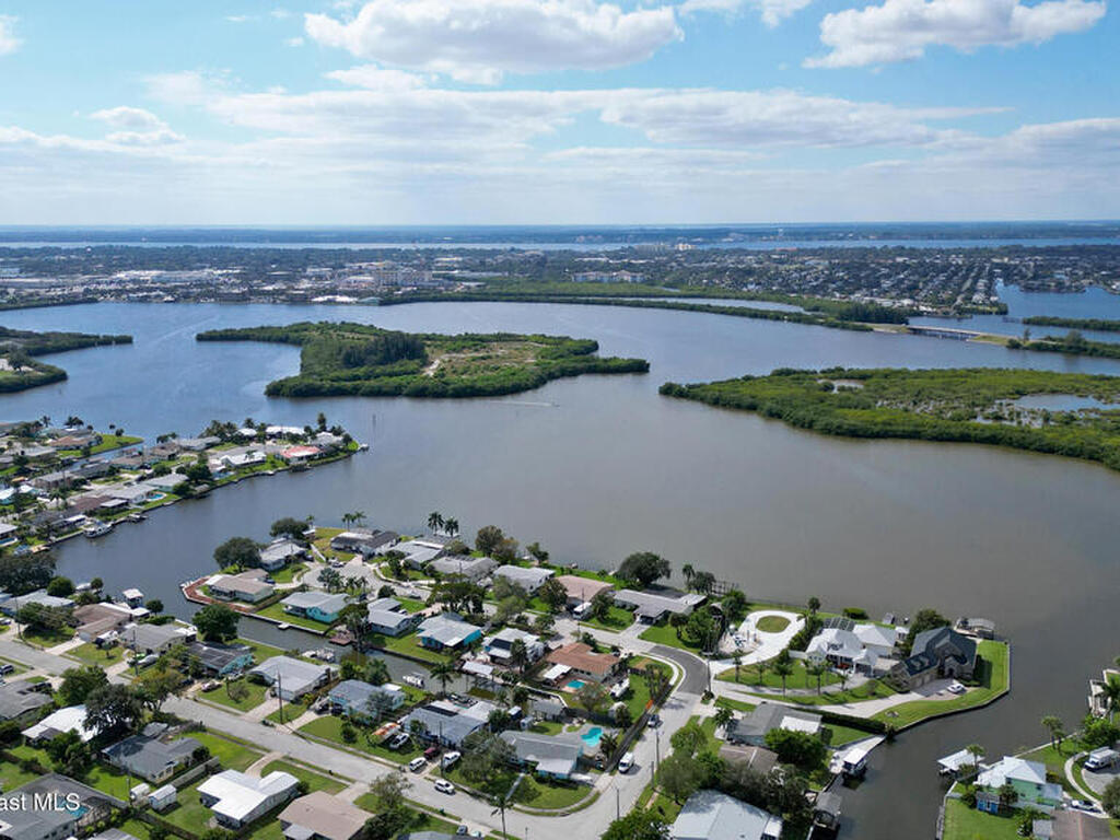 635 Barrett Drive, Merritt Island, FL 32952