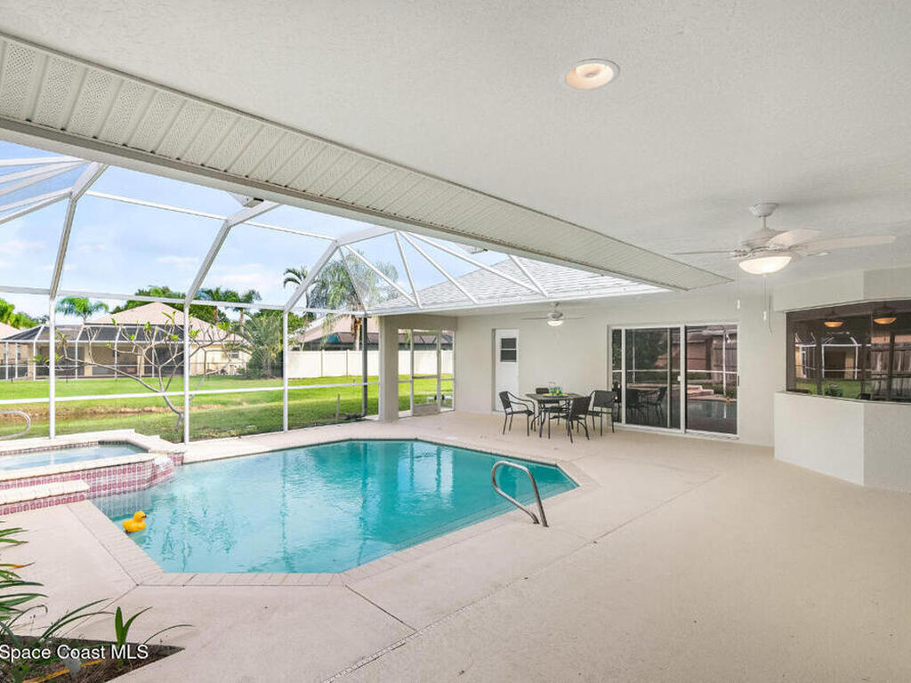 530 Sunset Lakes Drive, Merritt Island, FL 32953