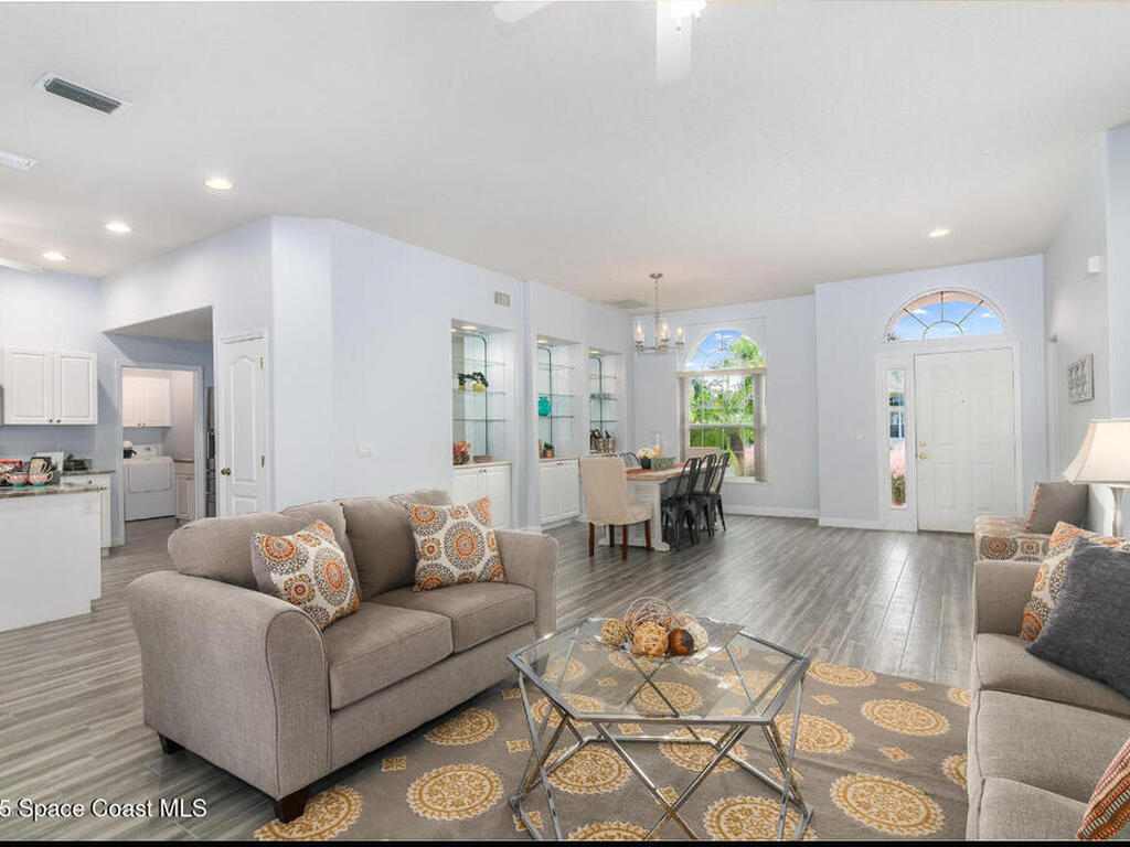 530 Sunset Lakes Drive, Merritt Island, FL 32953