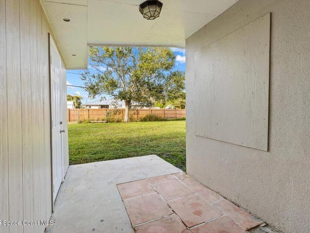 7506 Roberts Road, Fort Pierce, FL 34951