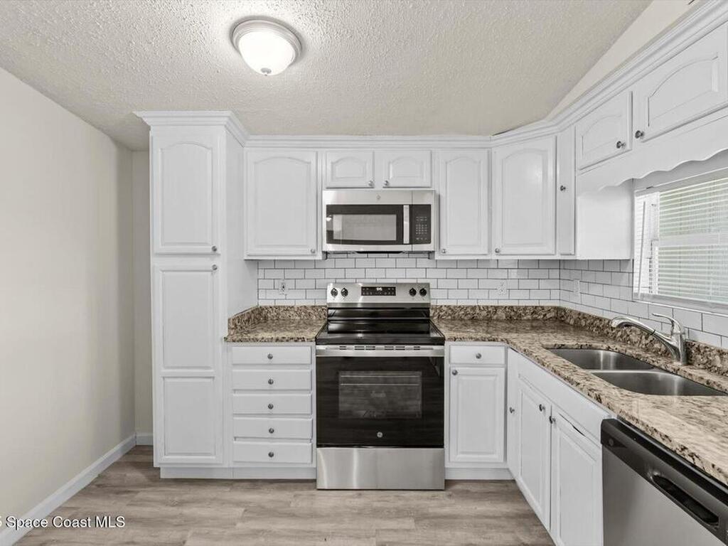 7506 Roberts Road, Fort Pierce, FL 34951