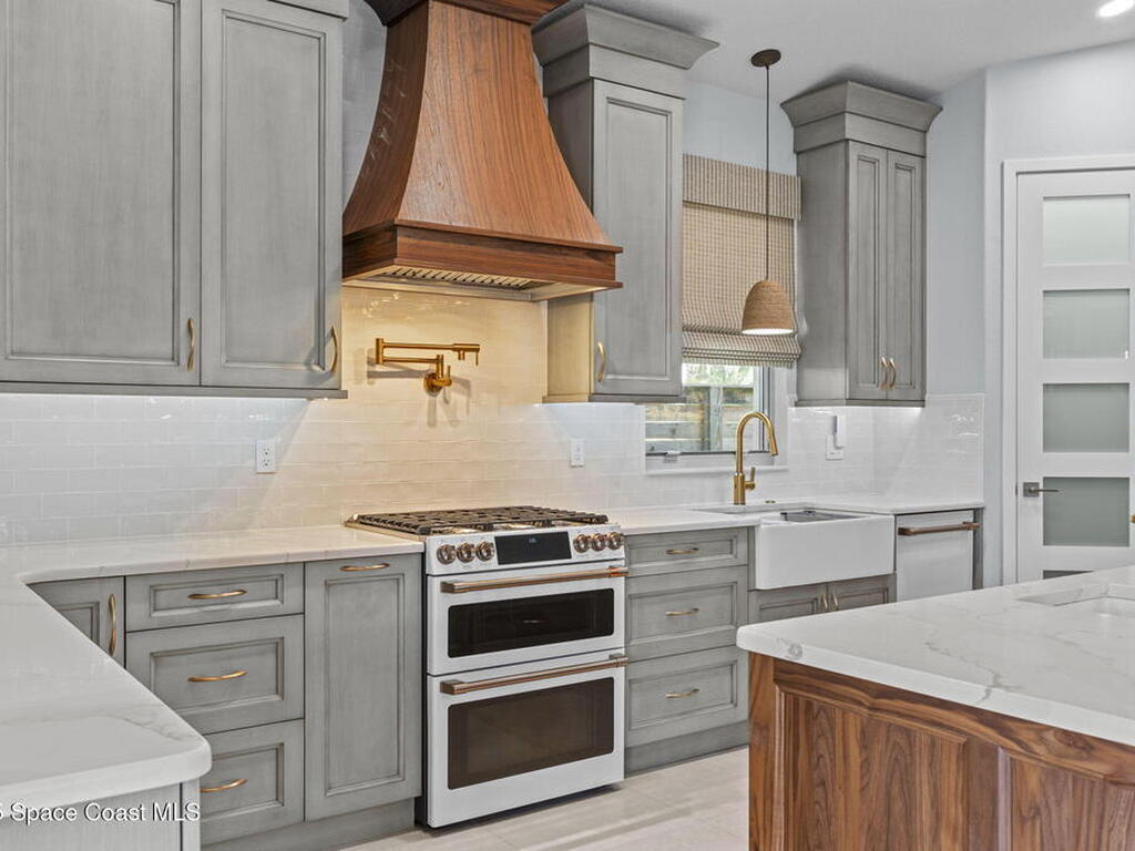 152 Indian Creek Road, Oak Hill, FL 32759