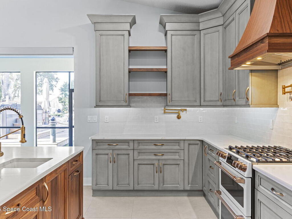 152 Indian Creek Road, Oak Hill, FL 32759