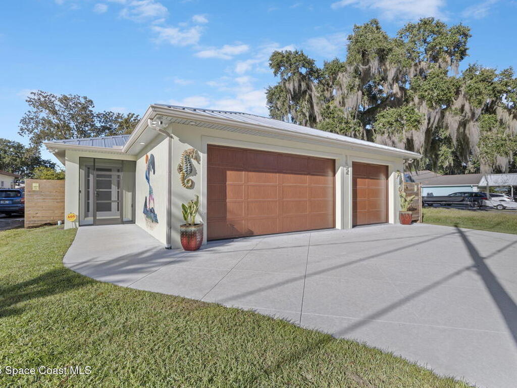 152 Indian Creek Road, Oak Hill, FL 32759