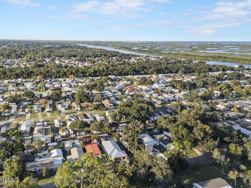 152 Indian Creek Road, Oak Hill, FL 32759