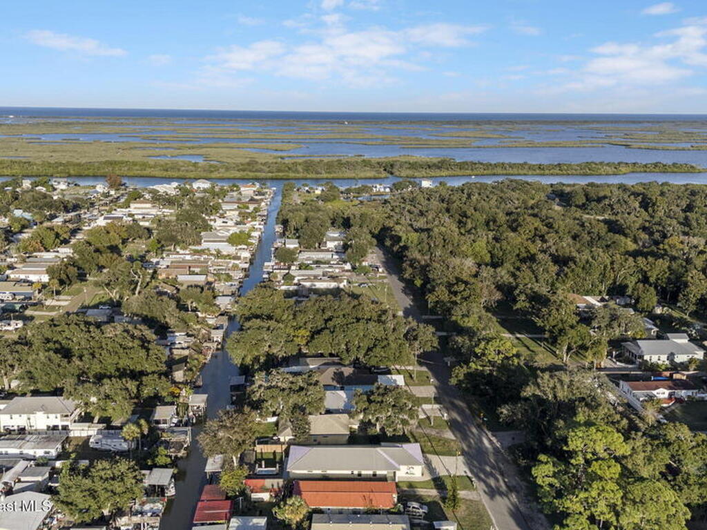 152 Indian Creek Road, Oak Hill, FL 32759