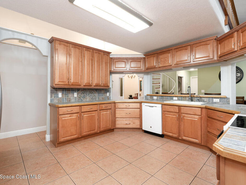 4207 Fortuna Avenue, Grant-Valkaria, FL 32950