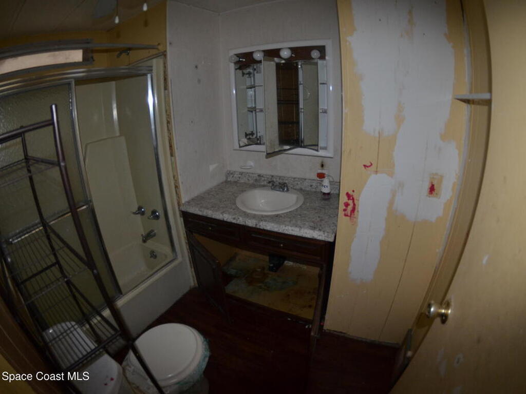 1056 Wren Circle, Barefoot Bay, FL 32976