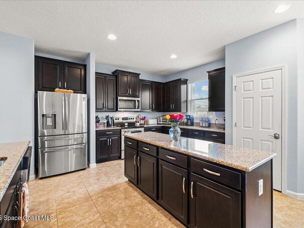 634 Easton Forest Circle, Palm Bay, FL 32909