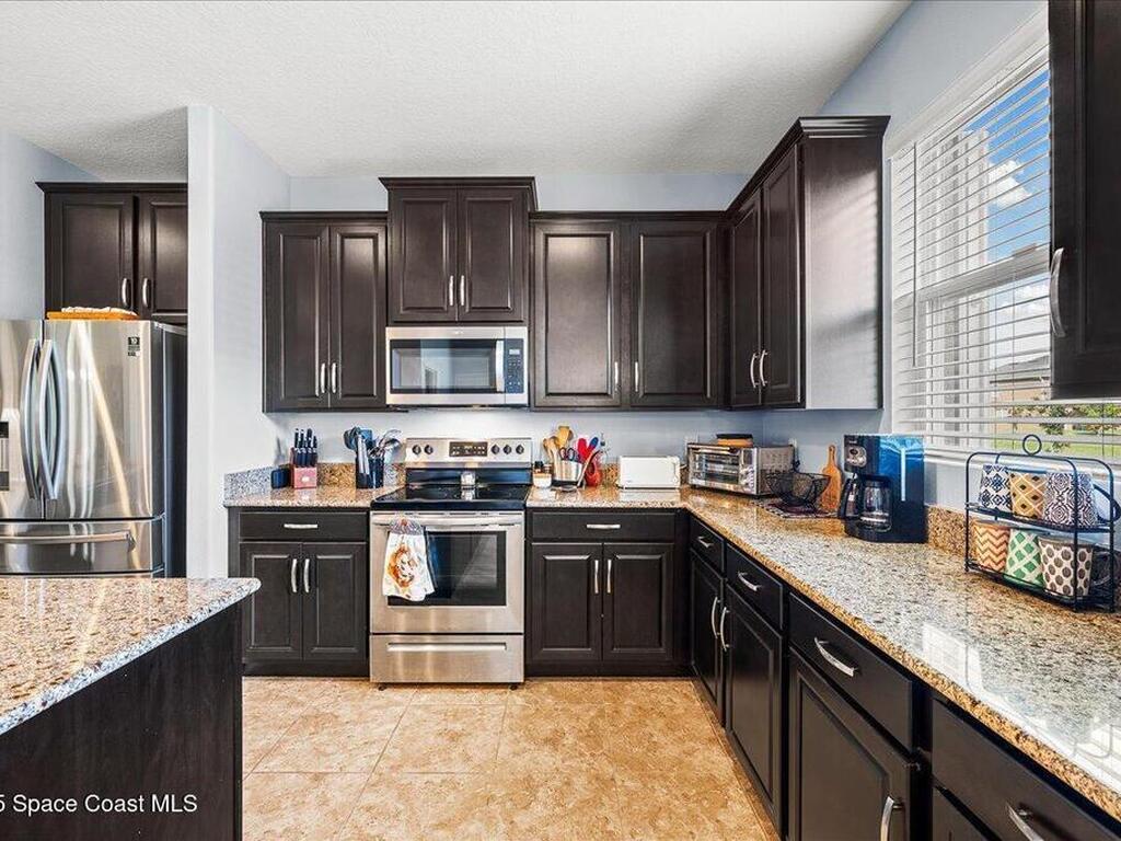 634 Easton Forest Circle, Palm Bay, FL 32909