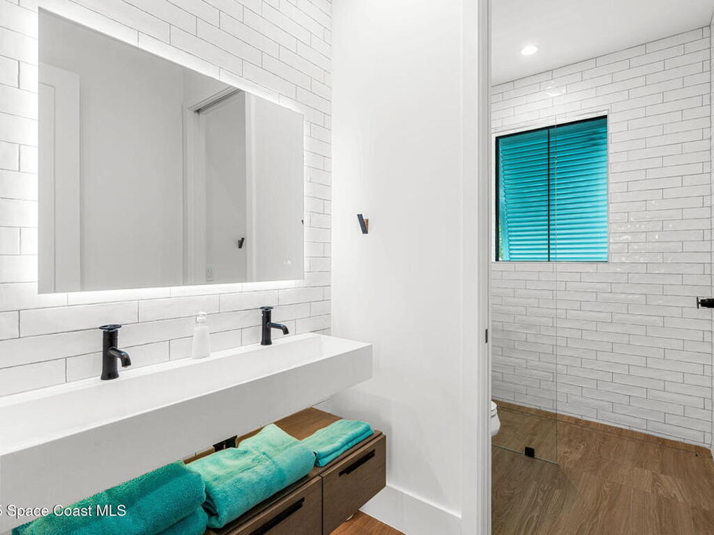 2021 S Orlando Avenue, Cocoa Beach, FL 32931