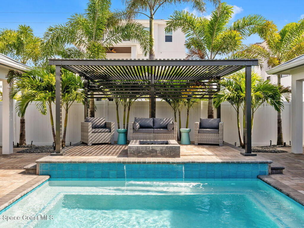 2021 S Orlando Avenue, Cocoa Beach, FL 32931