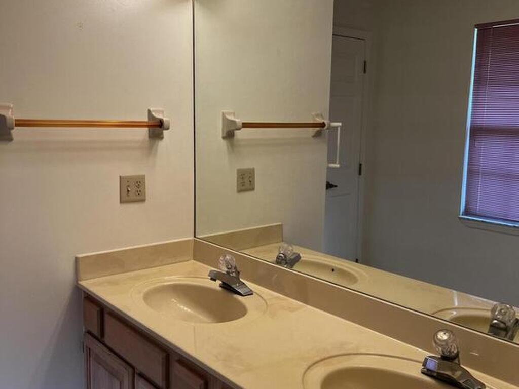 1805 Whispering Oaks Circle, Melbourne, FL 32934