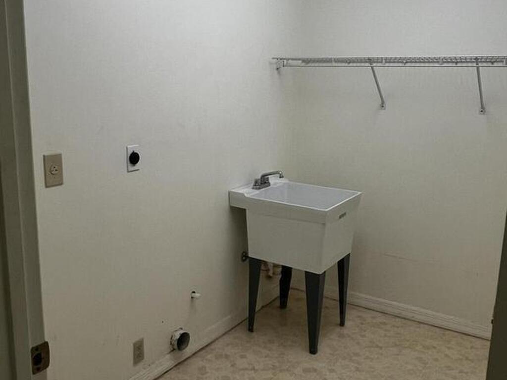 1805 Whispering Oaks Circle, Melbourne, FL 32934