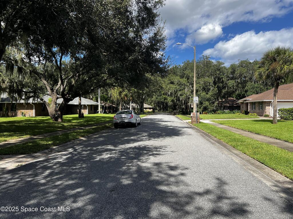 1805 Whispering Oaks Circle, Melbourne, FL 32934