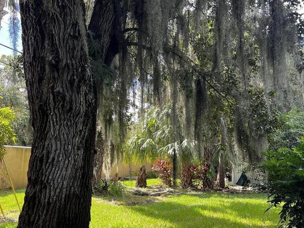 1805 Whispering Oaks Circle, Melbourne, FL 32934