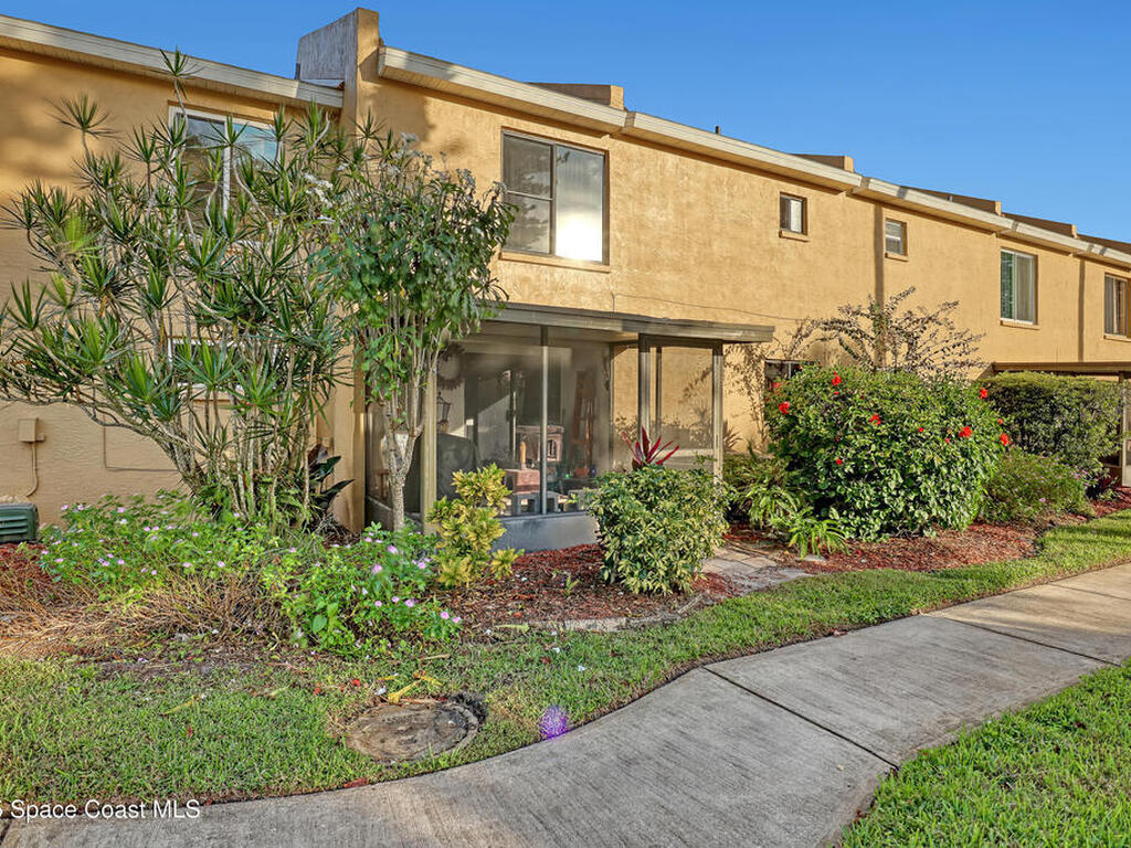 647 Cedar Side Circle, Palm Bay, FL 32905