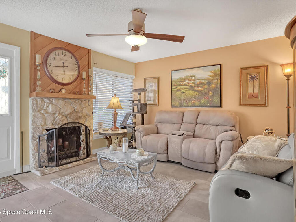 647 Cedar Side Circle, Palm Bay, FL 32905