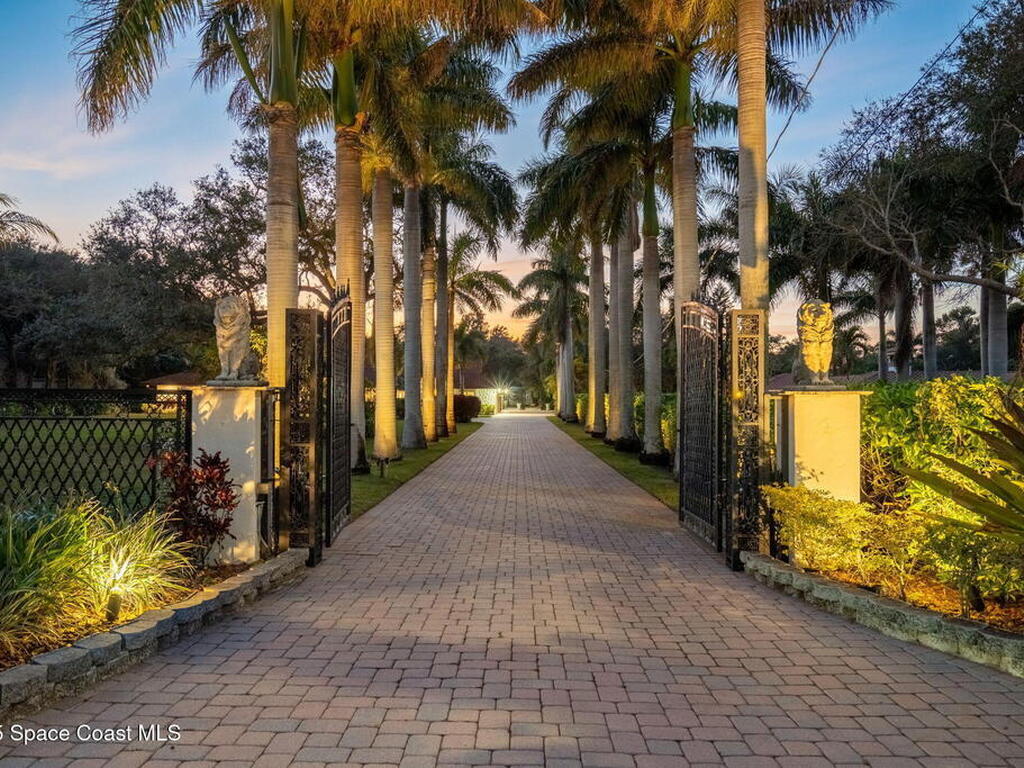 6215 S Tropical Trail, Merritt Island, FL 32952