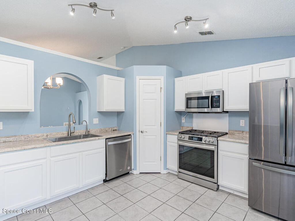 2188 Redwood Circle, Palm Bay, FL 32905