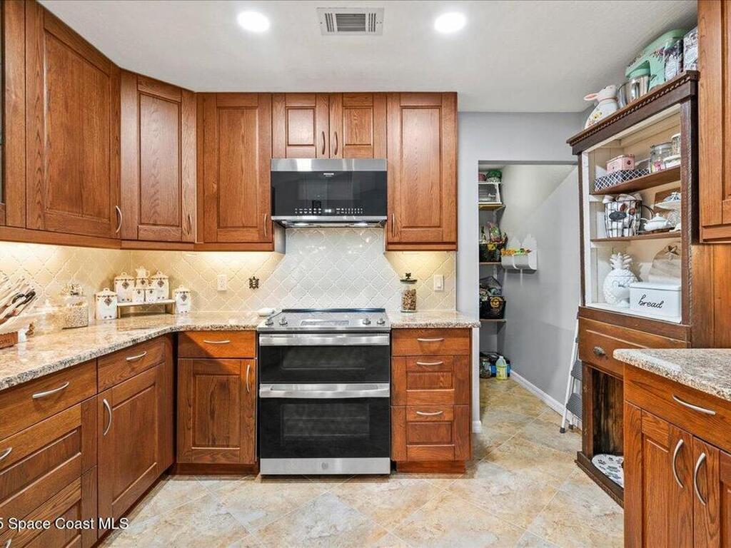 910 Brookshire Circle, Malabar, FL 32950