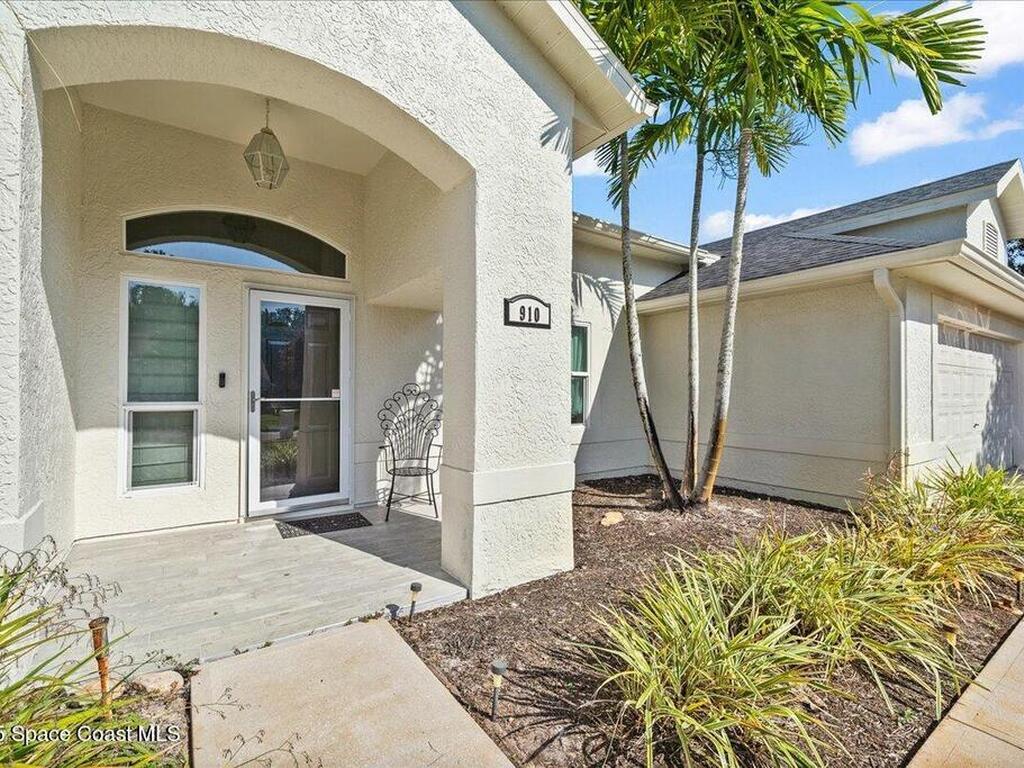 910 Brookshire Circle, Malabar, FL 32950