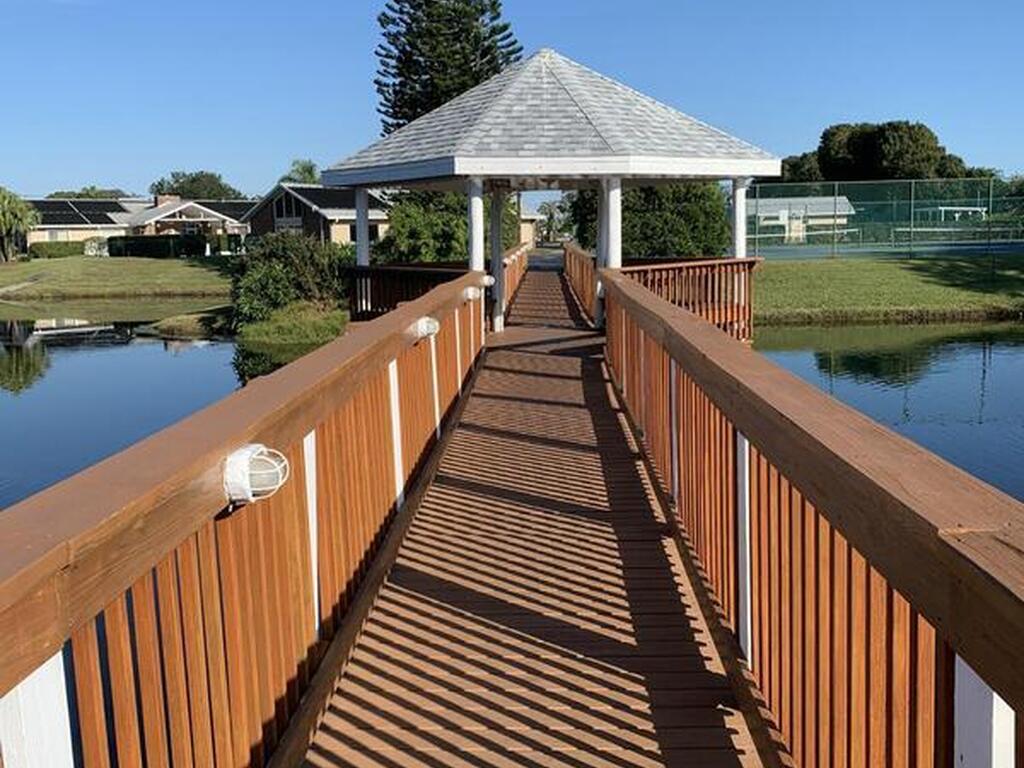 870 Cross Lake Drive, Melbourne, FL 32901