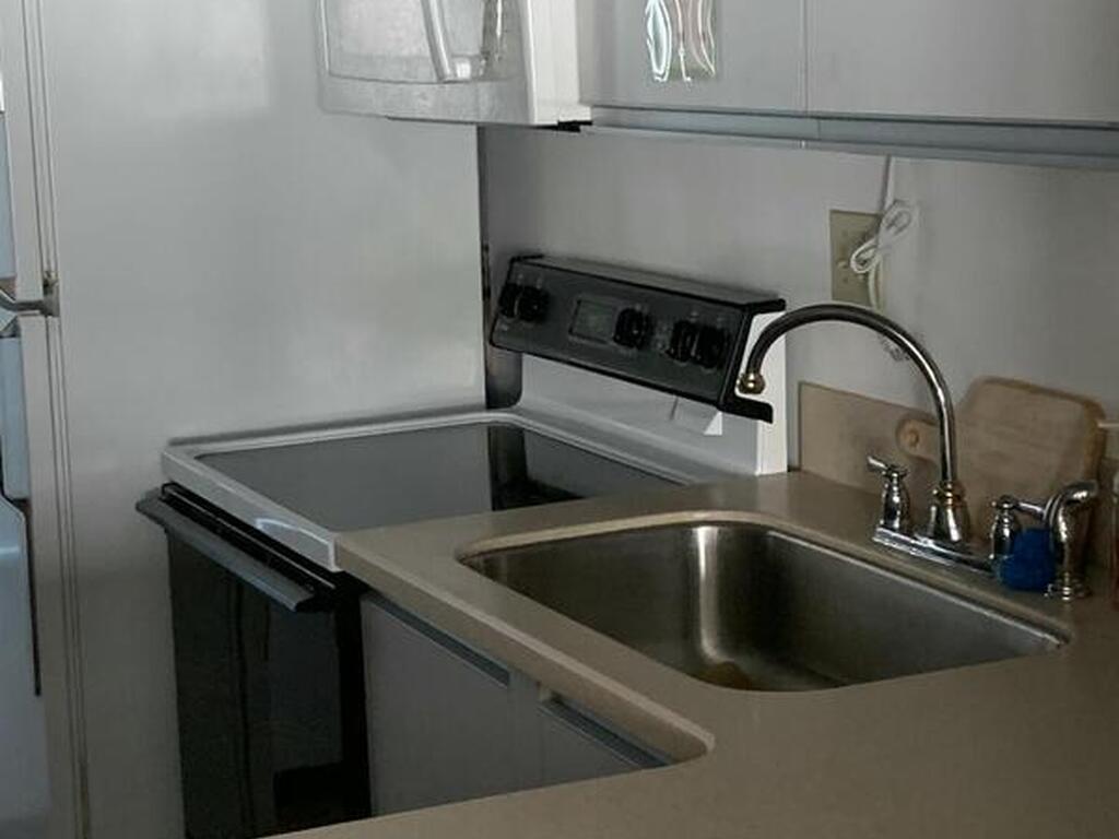 870 Cross Lake Drive, Melbourne, FL 32901