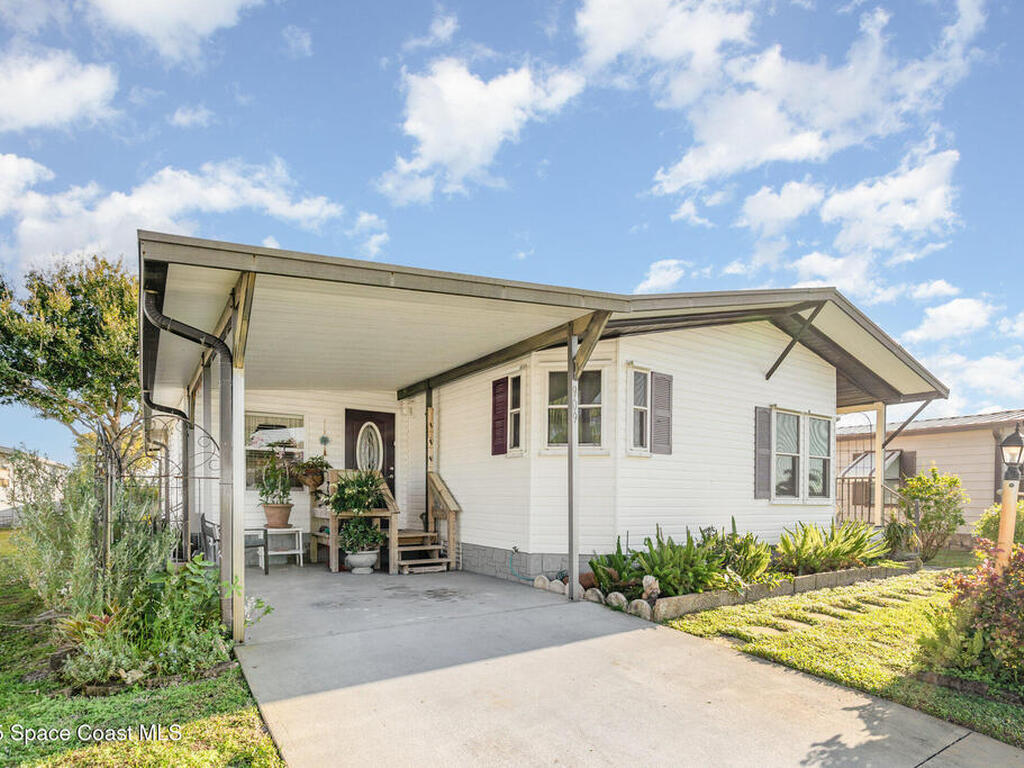 909 Dogwood Drive, Barefoot Bay, FL 32976