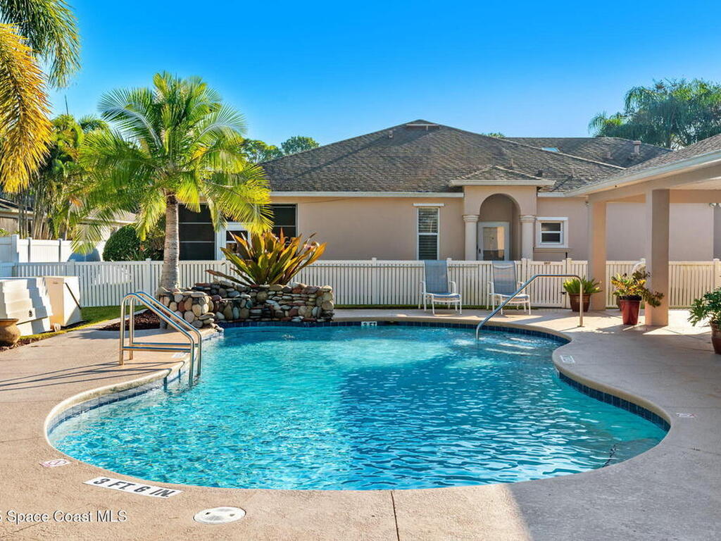 590 Wedge Court, Palm Bay, FL 32909