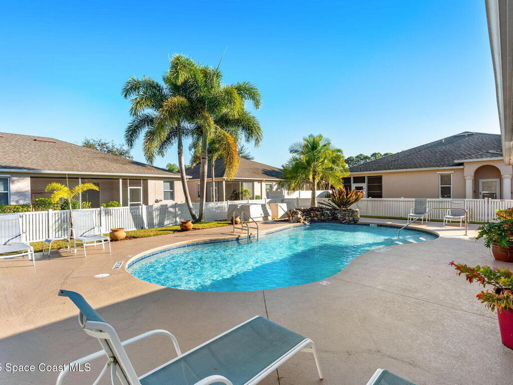 590 Wedge Court, Palm Bay, FL 32909