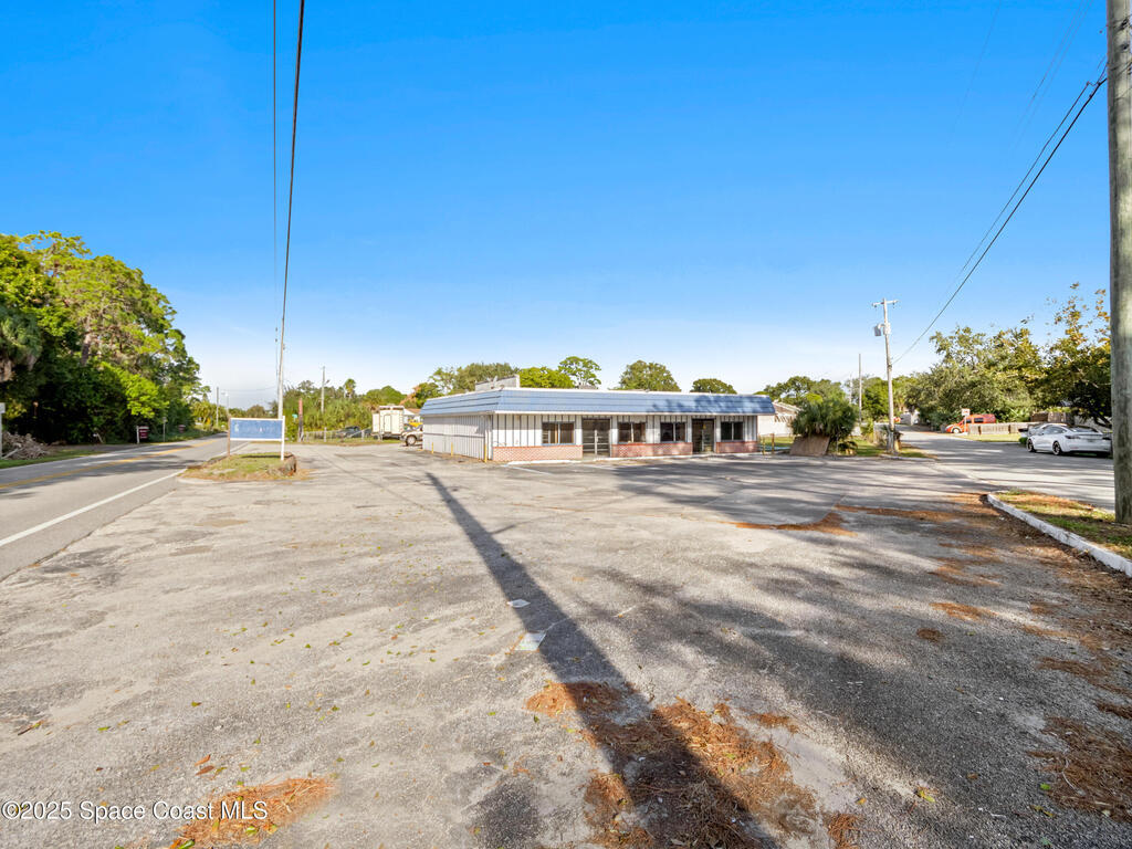 1310 S Tropical Trail, Merritt Island, FL 32952